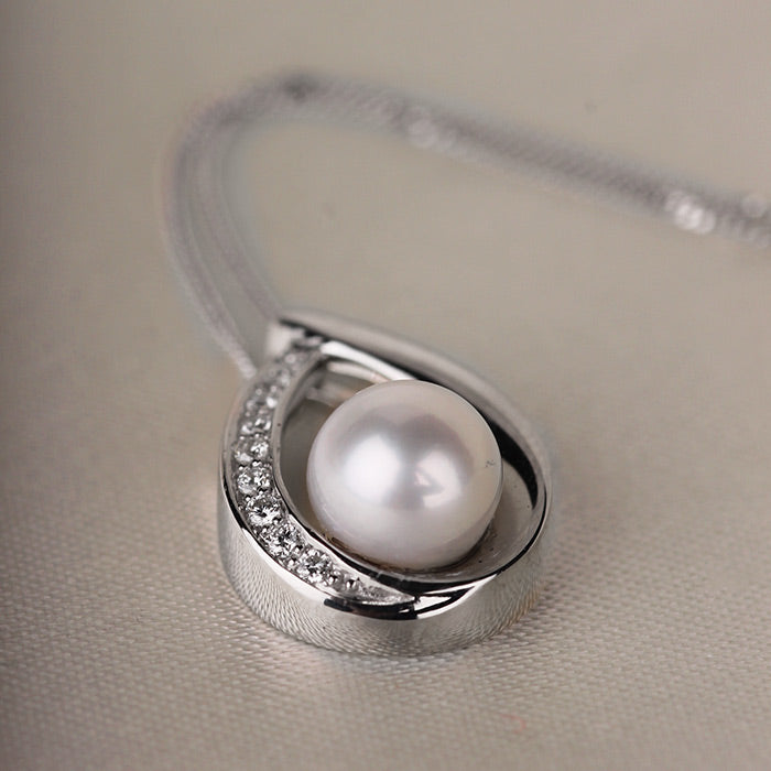 Diamond & Freshwater Pearl Pendant