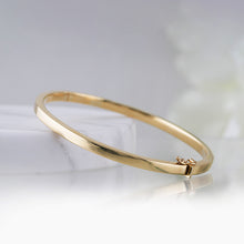 Load image into Gallery viewer, Oval Hinged Gold Bangle