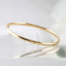 Load image into Gallery viewer, Oval Hinged Gold Bangle