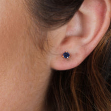 Load image into Gallery viewer, Rocks Sapphire Solitaire Stud Earrings