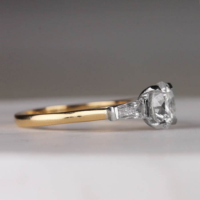 Round Brilliant &amp; Tappered Baguette 3 Stone 2.18ct