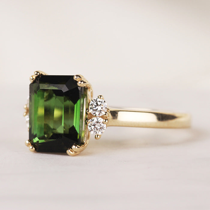 Green Tourmaline &amp; Diamond Ring