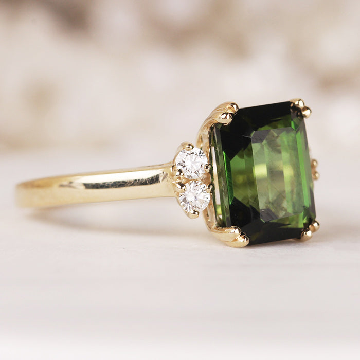 Green Tourmaline &amp; Diamond Ring