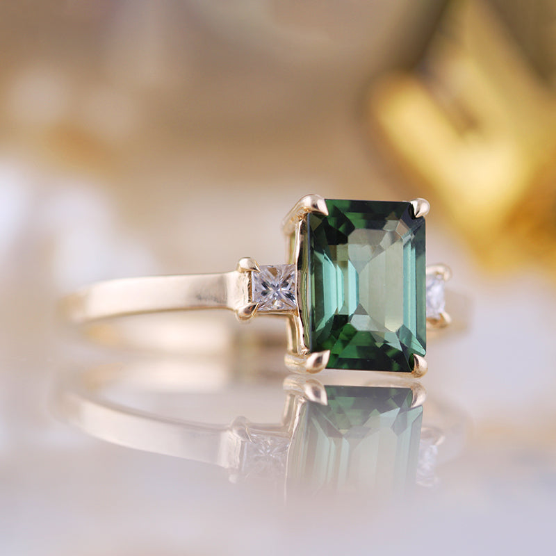 Green Tourmaline &amp; Diamond Ring