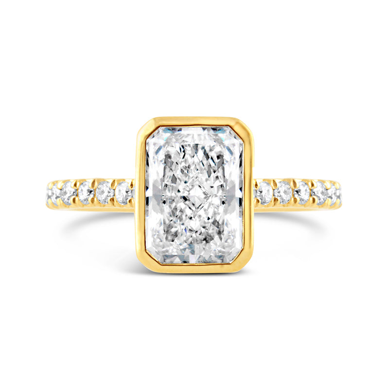 Radiant Cut Diamond Solitaire Diamond Set Shoulder 2.30ct