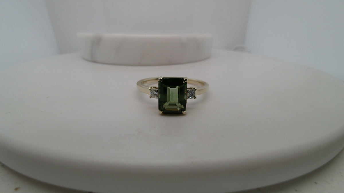 Green Tourmaline &amp; Diamond Ring
