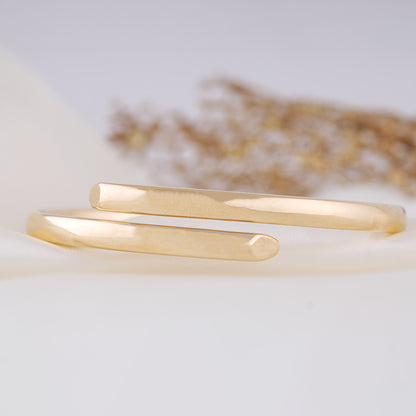 Oval Crossover Bangle