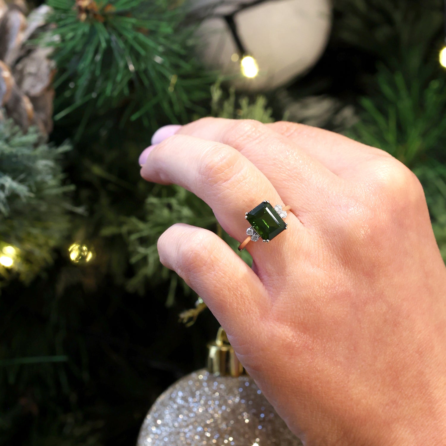 Green Tourmaline &amp; Diamond Ring